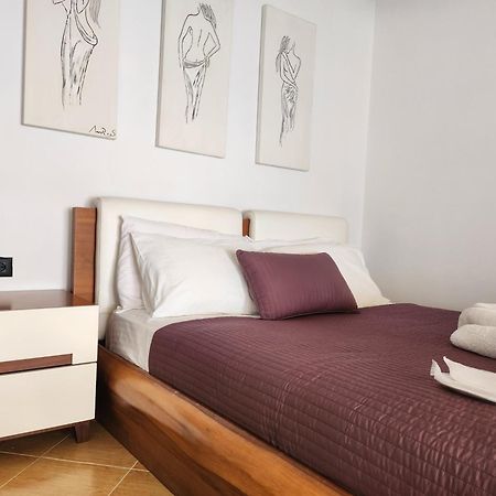 Alpha Seaside Apartment Sarandë Exterior foto