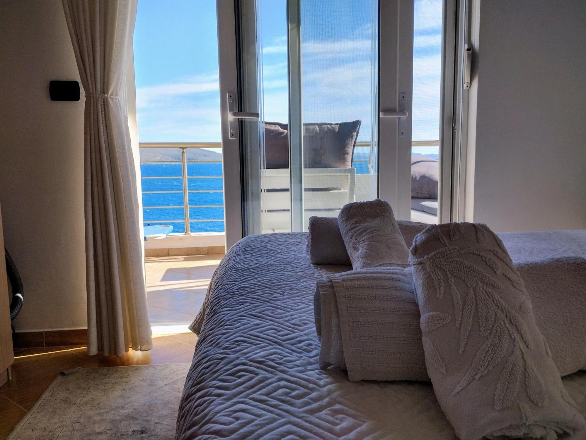 Alpha Seaside Apartment Sarandë Exterior foto