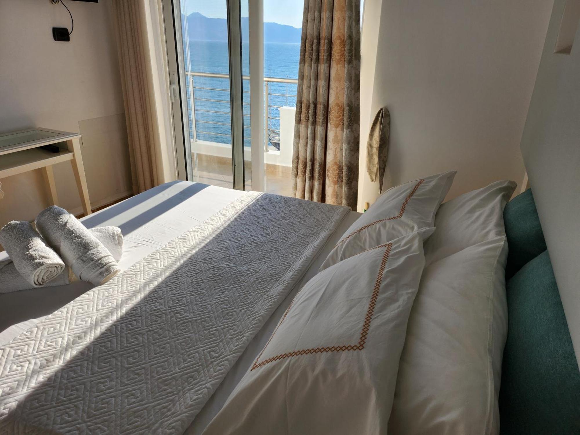 Alpha Seaside Apartment Sarandë Exterior foto