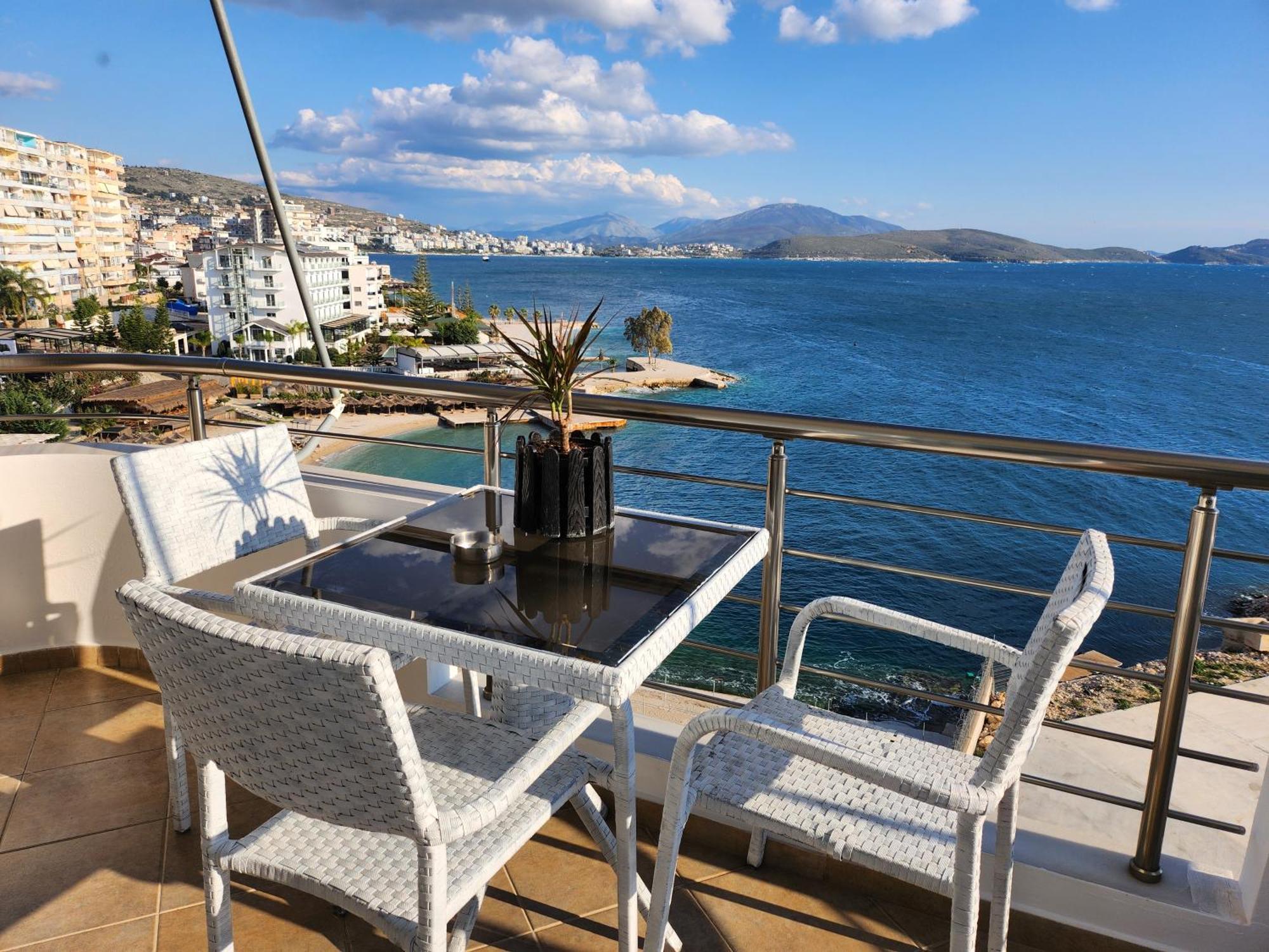Alpha Seaside Apartment Sarandë Exterior foto