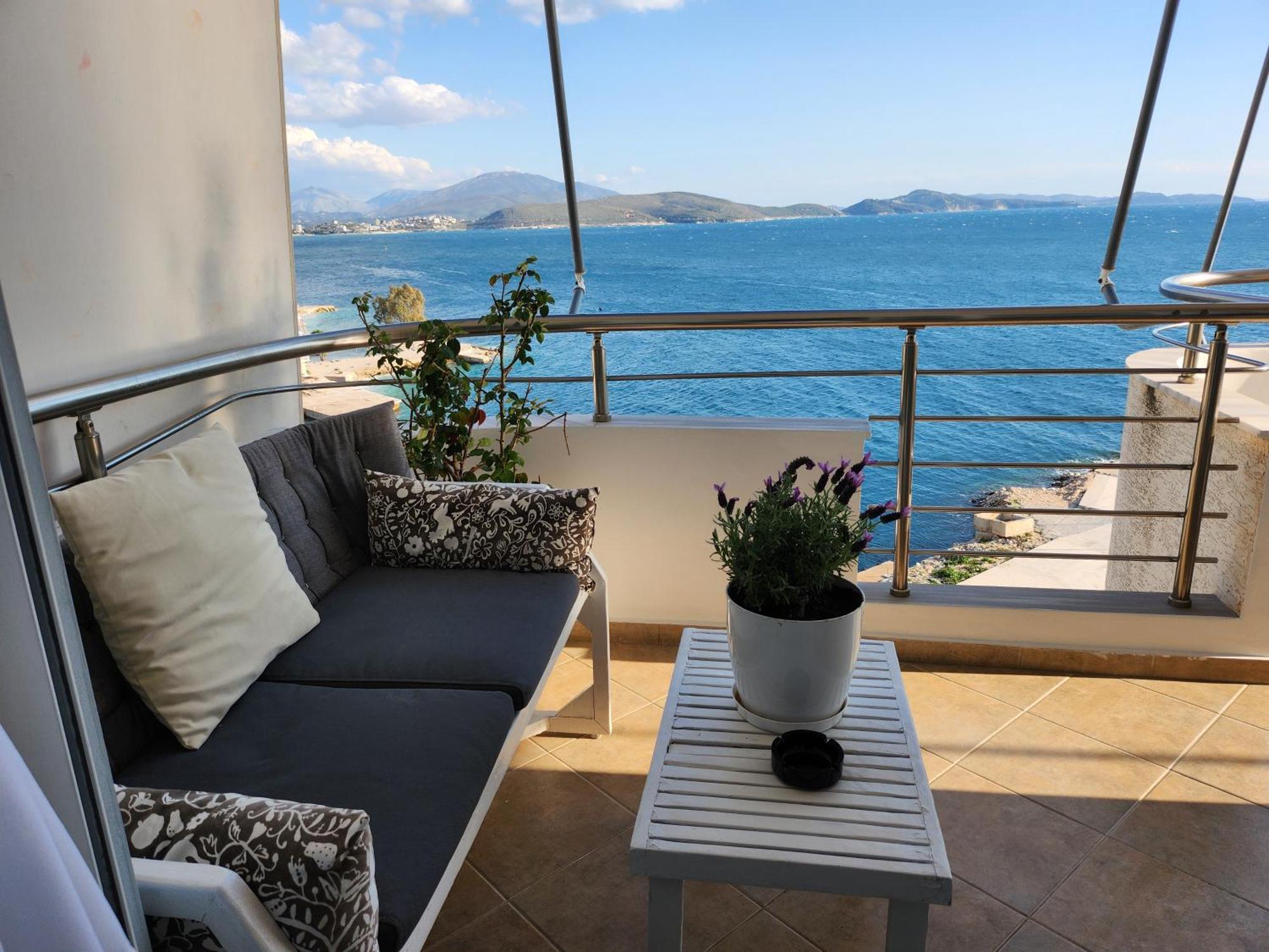 Alpha Seaside Apartment Sarandë Exterior foto